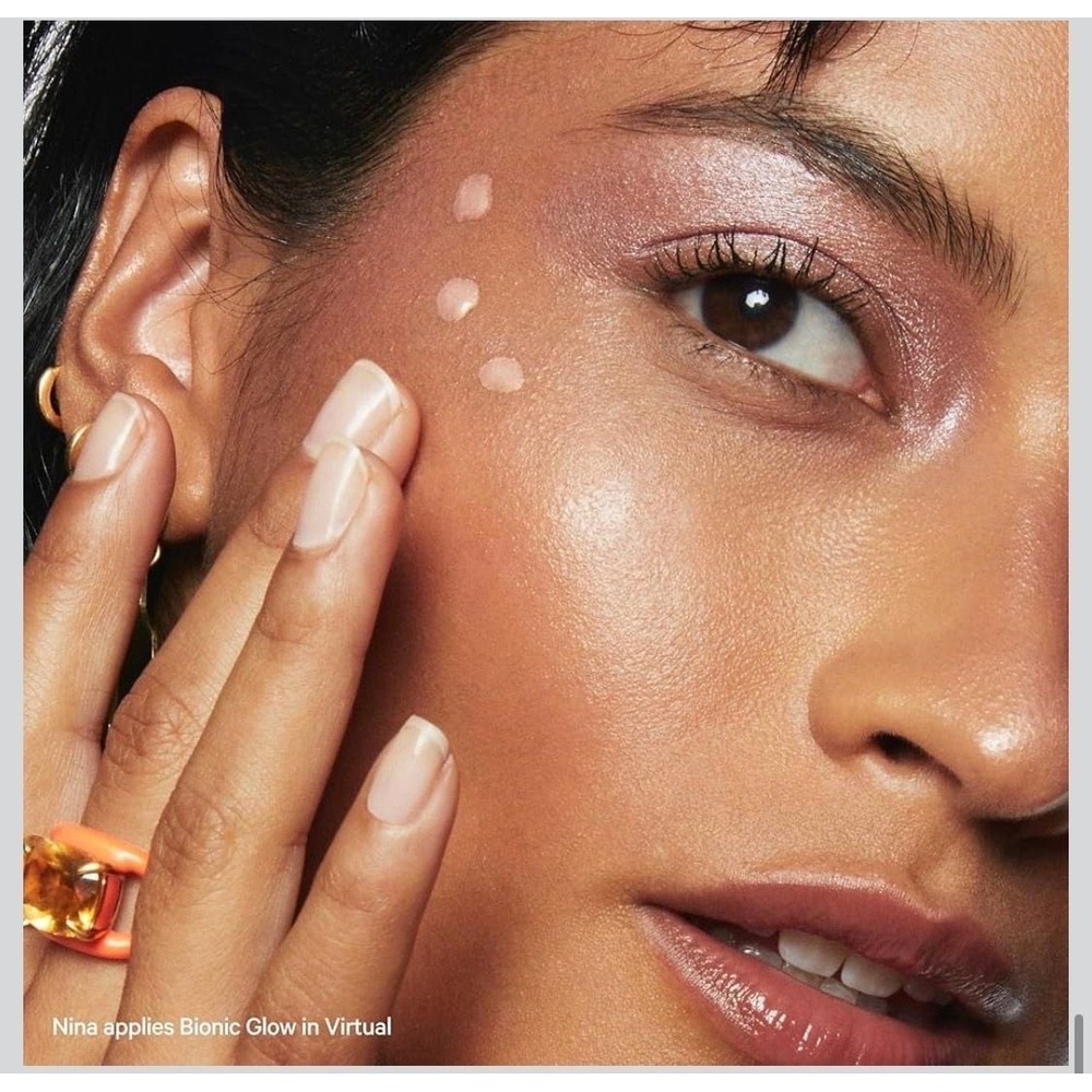 Milk Makeup Bionic Glow Illuminating Liquid Highlighter in Virtual (Luminous Pea - Picture 5 of 6